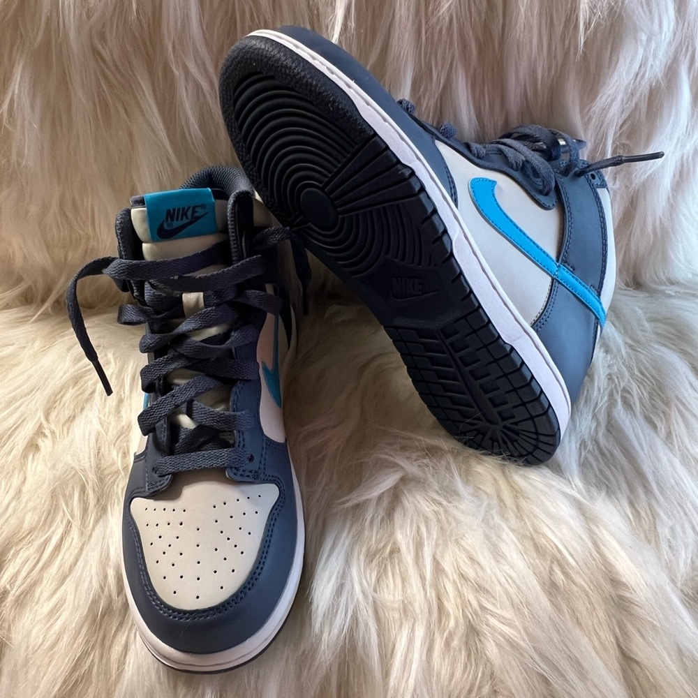 Nike Dunks - Picture 6 of 7